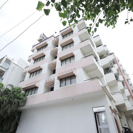 Hotel Hospice Surat Exterior photo