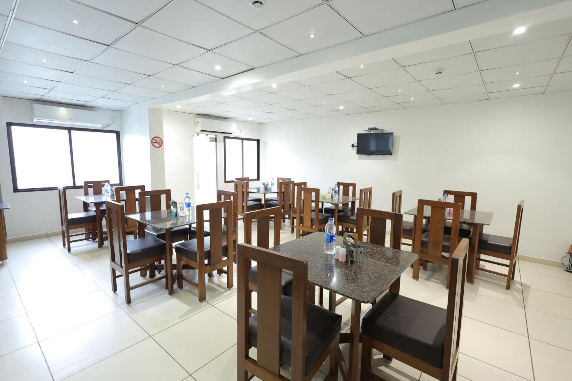 Hotel Hospice Surat Exterior photo